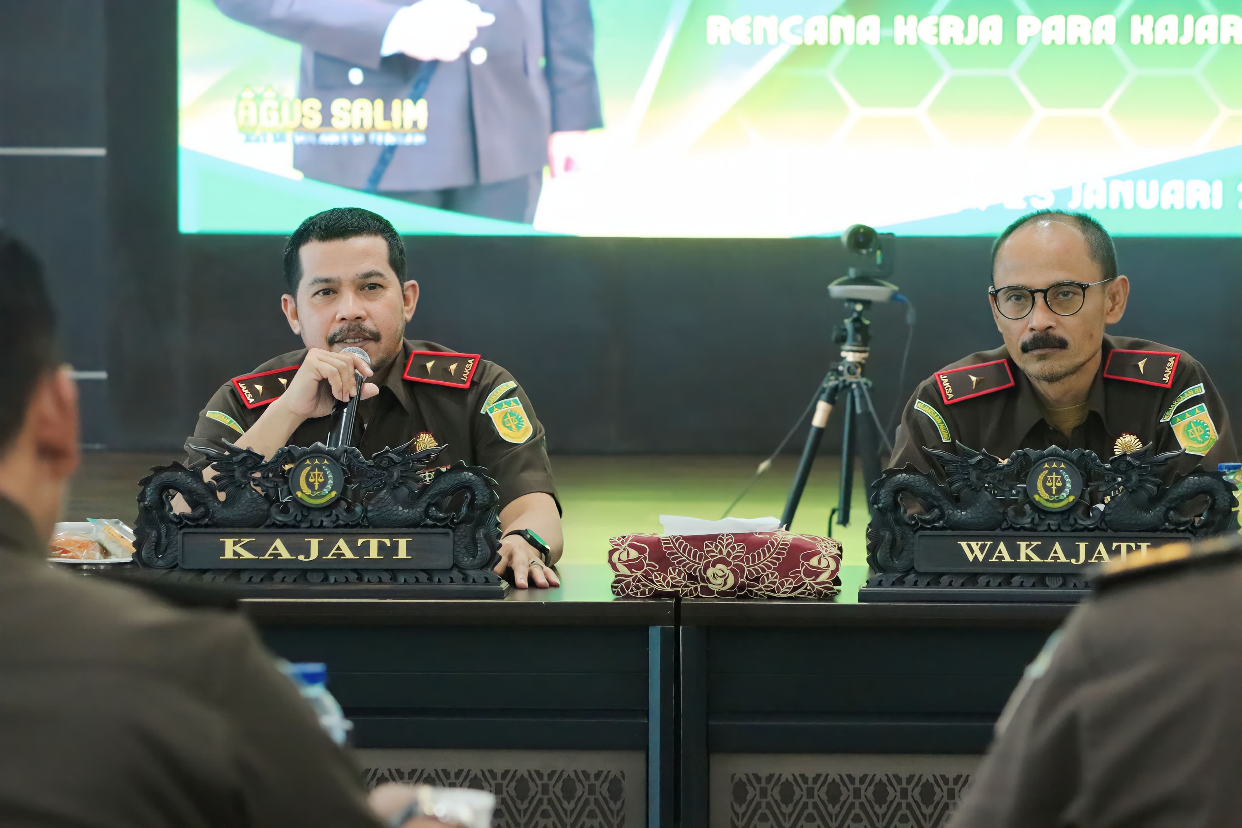 KAJATI SULTENG MEMBERIKAN ARAHAN TERKAIT INSJA NO 1 TAHUN 2024 TENTANG PELAKSANAAN HASIL RAKERNAS