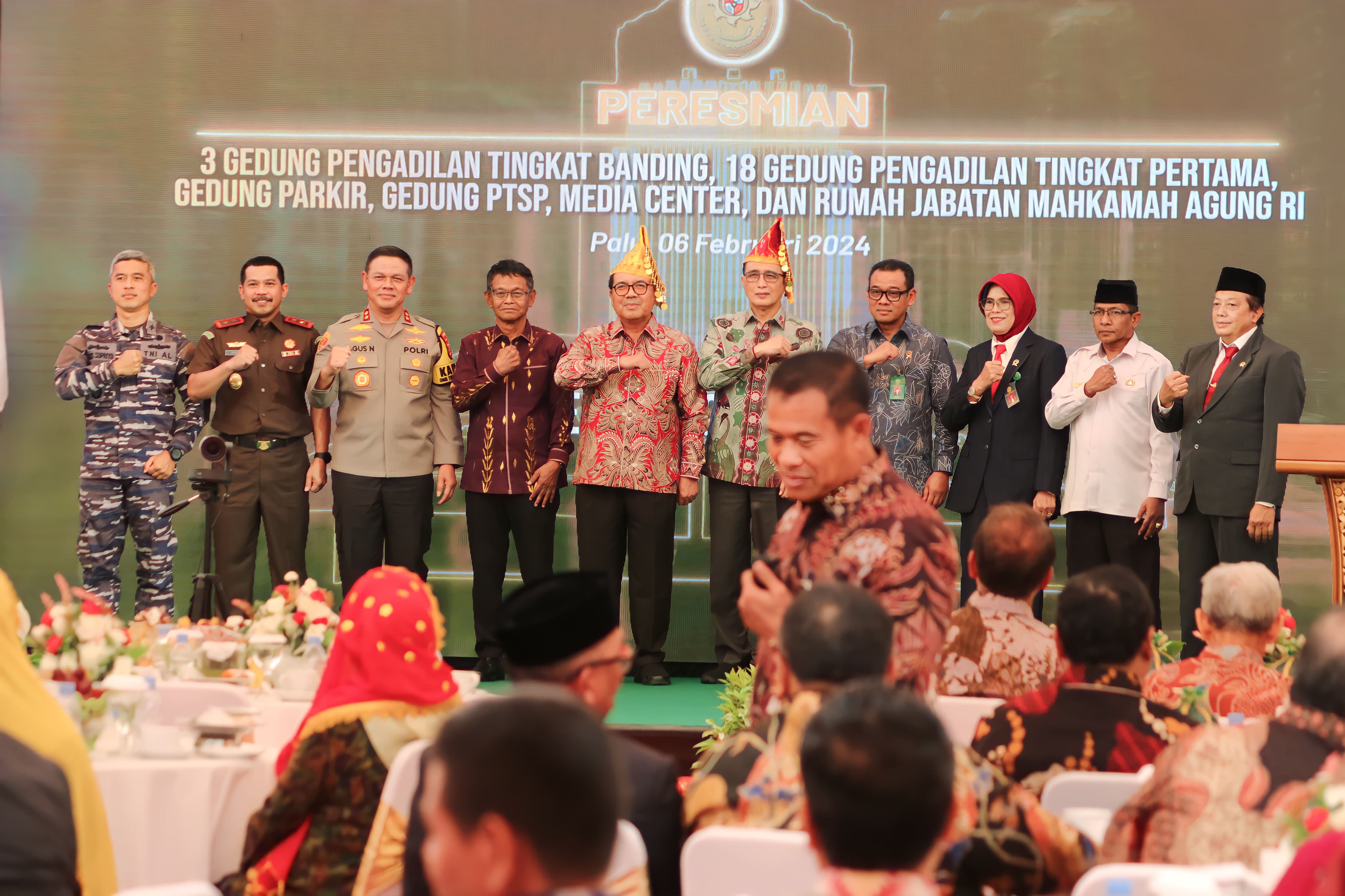 KAJATI SULTENG MENGHADIRI PERESMIAN 3 GEDUNG PENGADILAN BERSAMA KETUA MAHKAMAH AGUNG REPUBLIK INDONESIA