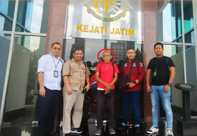 Tim Tabur (Tangkap Buronan) Kejati Sumbar bersama dengan Kejati Jatim berhasil mengamankan DPO Kejari Kepulauan Mentawai A/N DODY BASWADJOJO