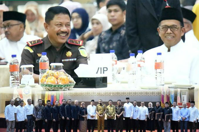 Silahturahmi Keluarga Besar Universitas Negeri Padang dan Pelepasan Calon Jamaah Haji Tahun 1445 H