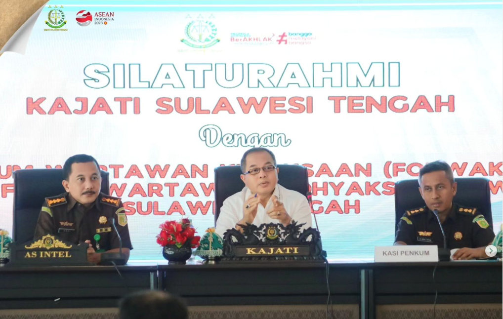 KAJATI SULTENG BAMBANG HARIYANTO SILATURAHMI BERSAMA INSAN PERS DAN PENGGIAT LSM SE SULTENG