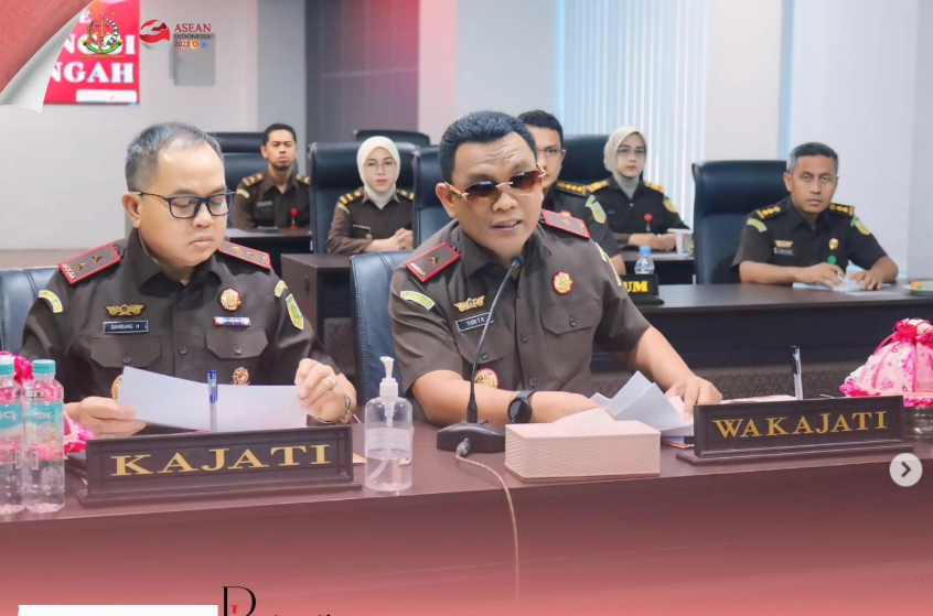 KAJATI SULTENG BAMBANG HARIYANTO DIDAMPINGI WAKAJATI MEMIMPIN PERMOHONAN PENGHENTIAN PENUNTUTAN BERDASARKAN KEADILAN RESTORATIF