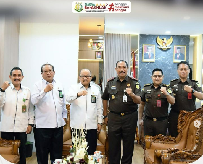 Plt. Kepala Kejaksaan Tinggi Sumatera Barat Bapak Sugeng Hariadi, SH., M.H., beserta jajaran melaksanakan Kunjungan Silaturahmi dengan Pengadilan Tinggi Padang.