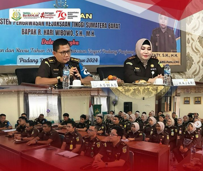 Asisten Bidang Pengawasan , beserta jajaran bidang pengawasan Kejati Sumbar melaksanakan kegiatan Pemantau dan Reviu ke Kejaksaan Negeri Padang Panjang.