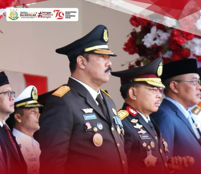 Plt. Kepala Kejaksaan Tinggi Sumatera Barat , menghadiri Upacara Pengibaran Bendera Merah Putih dalam rangka peringatan HUT Ke-79 Kemerdekaan Republik Indonesia