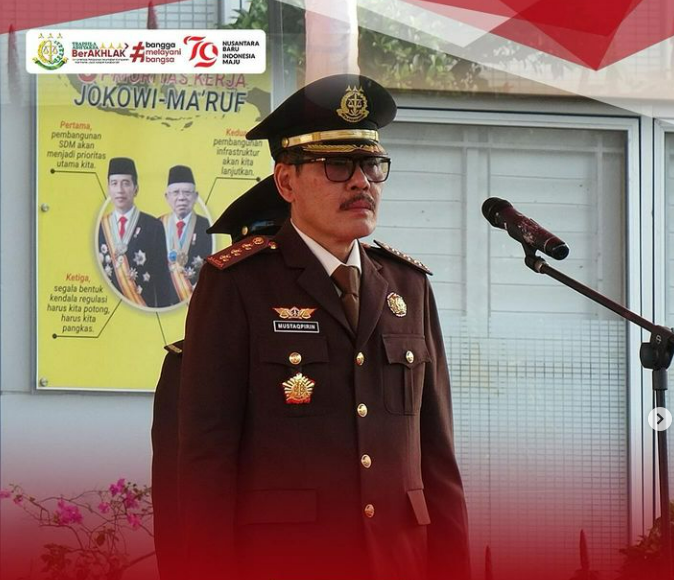 Plt. Asisten Intelijen Kejaksaan Tinggi Sumatera Barat., menjadi Inspektur Upacara Pengibaran Bendera Merah Putih dalam rangka peringatan HUT Ke-79 Kemerdekaan Republik Indonesia