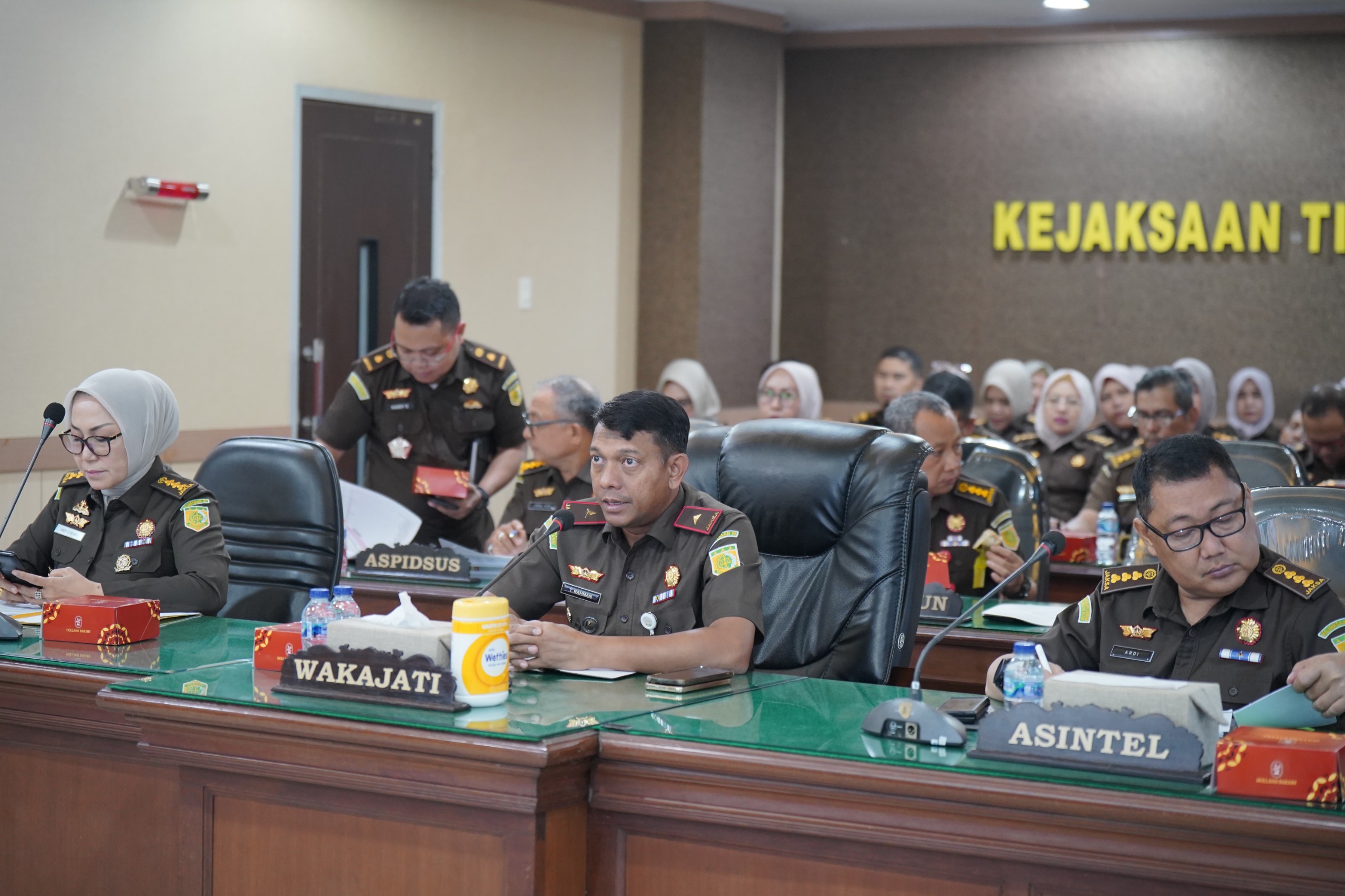 WAKAJATI SULSEL TEUKU RAHMAN PIMPIN RAPAT STAF AA 9 SEPTEMBER 2024