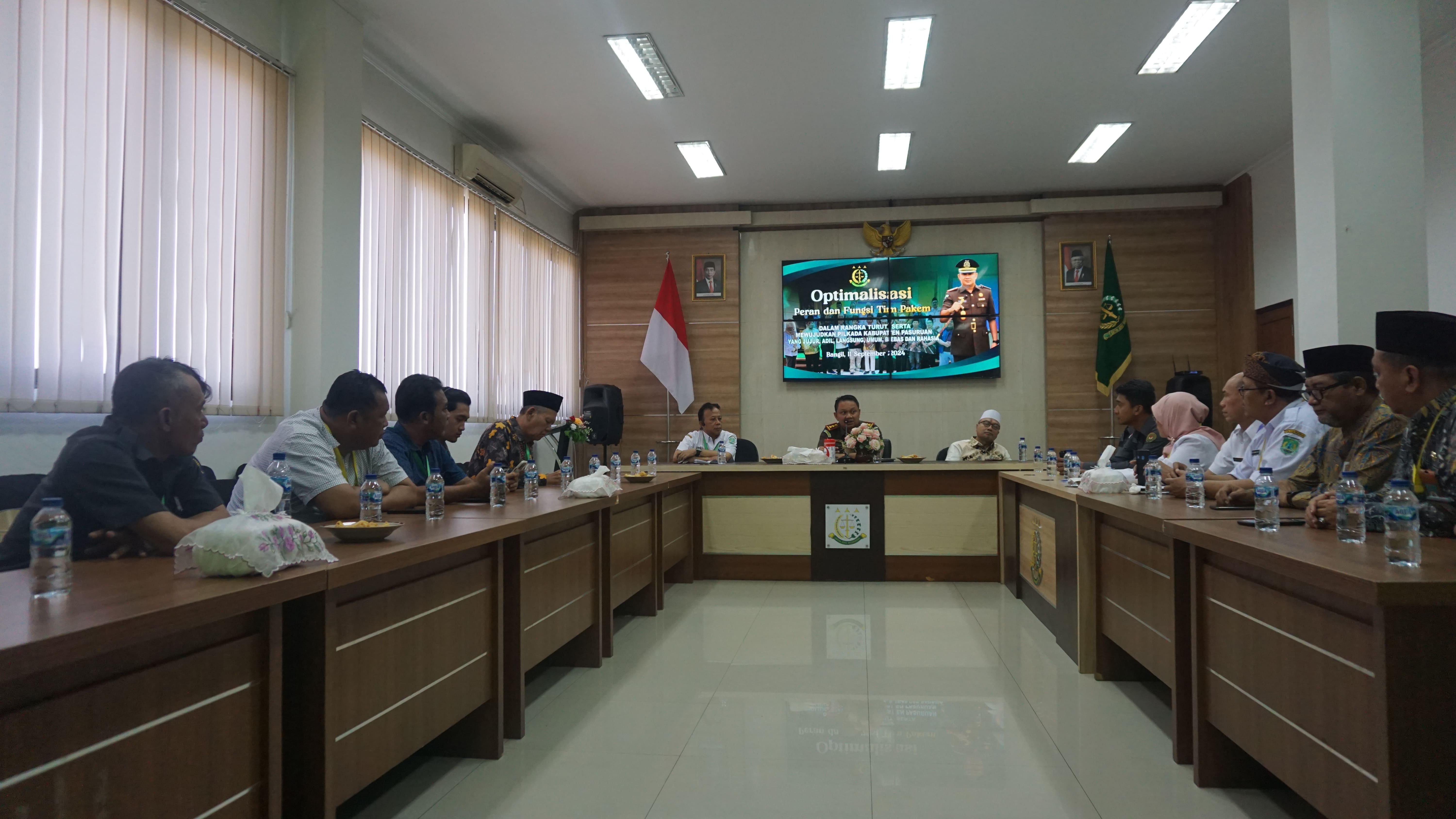 OPTIMALISASI PERAN DAN FUNGSI TIM PAKEM DALAM RANGKA TURUT SERTA MEWUJUDKAN PILKADA KABUPATEN PASURUAN YANG JUJUR, ADIL, LANGSUNG, UMUM, BEBAS, DAN RAHASIA