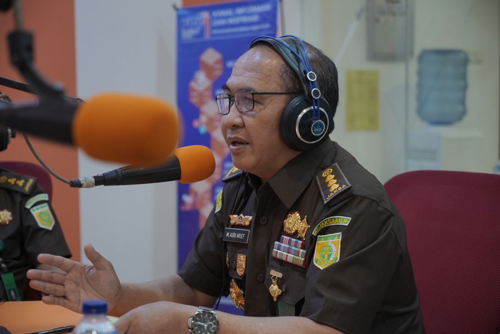 PROGRAM JAKSA MENYAPA DI RRI MAKASSAR, ASPIDMIL JELASKAN PENANGANAN PERKARA KONEKTISITAS