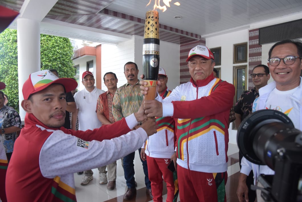 Kajati Aceh Sambut Meriah Kirab Api PON XXI