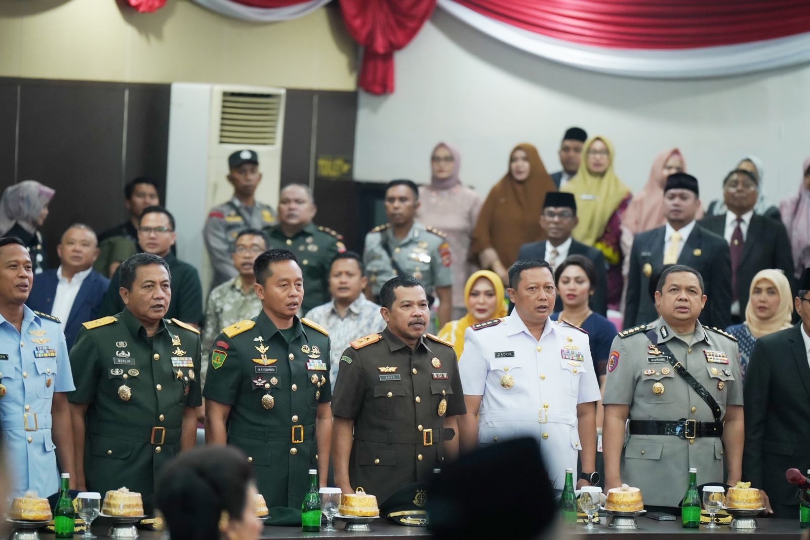 KAJATI SULSEL MENGHADIRI PENGAMBILAN SUMPAH DAN PELANTIKAN ANGGOTA DPRD PROVINSI SULSEL PERIODE 2024-2029