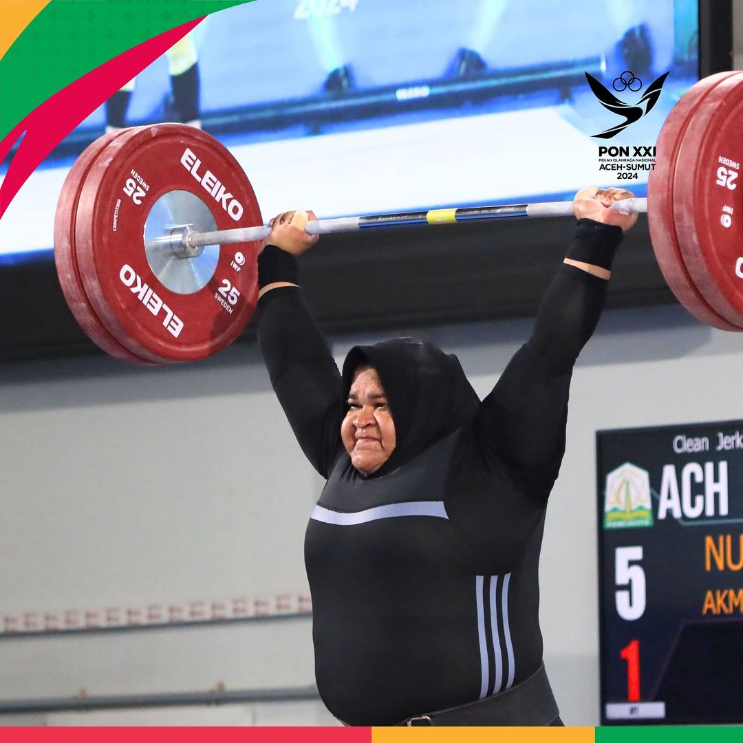 Kasi Penkum Kejaksaan Tinggi Aceh beserta tim  menghadiri pertandingan cabang olahraga Angakat Besi Putri) 87+ kg PON XXI Aceh-Sumut 2024