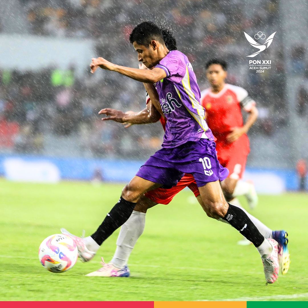 Kasi Penkum Kejaksaan Tinggi Aceh Hadir menyaksikan pertandingan Aceh vs Kalsel berlangsung di Stadion Harapan Bangsa