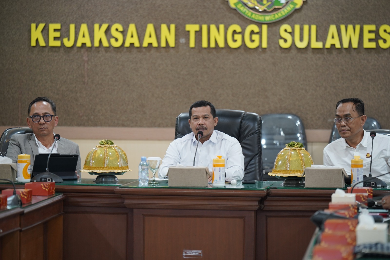 KAJATI SULSEL AGUS SALIM TERIMA KUNJUNGAN TIM DARI JAM DATUN UNTUK EVALUASI KEGIATAN PERTIMBANGAN HUKUM