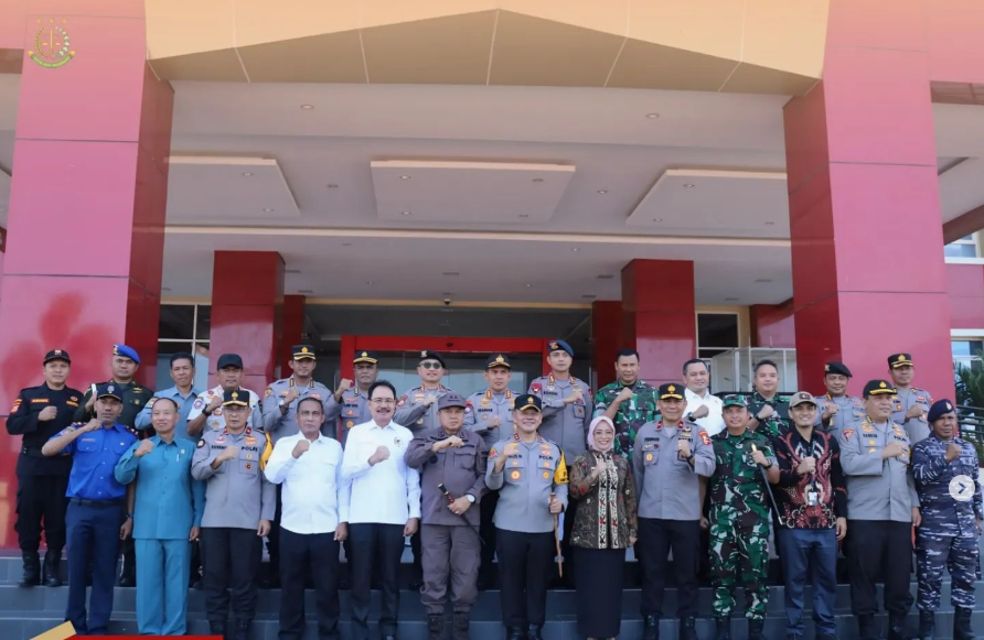 KAJATI SULTENG BAMBANG HARIYANTO MENGIKUTI APEL KONSOLIDASI OPERASI MANTAP BRATA TINOMBALA DALAM RANGKA PENGAMANAN TAHAPAN PEMILU 2023-2024