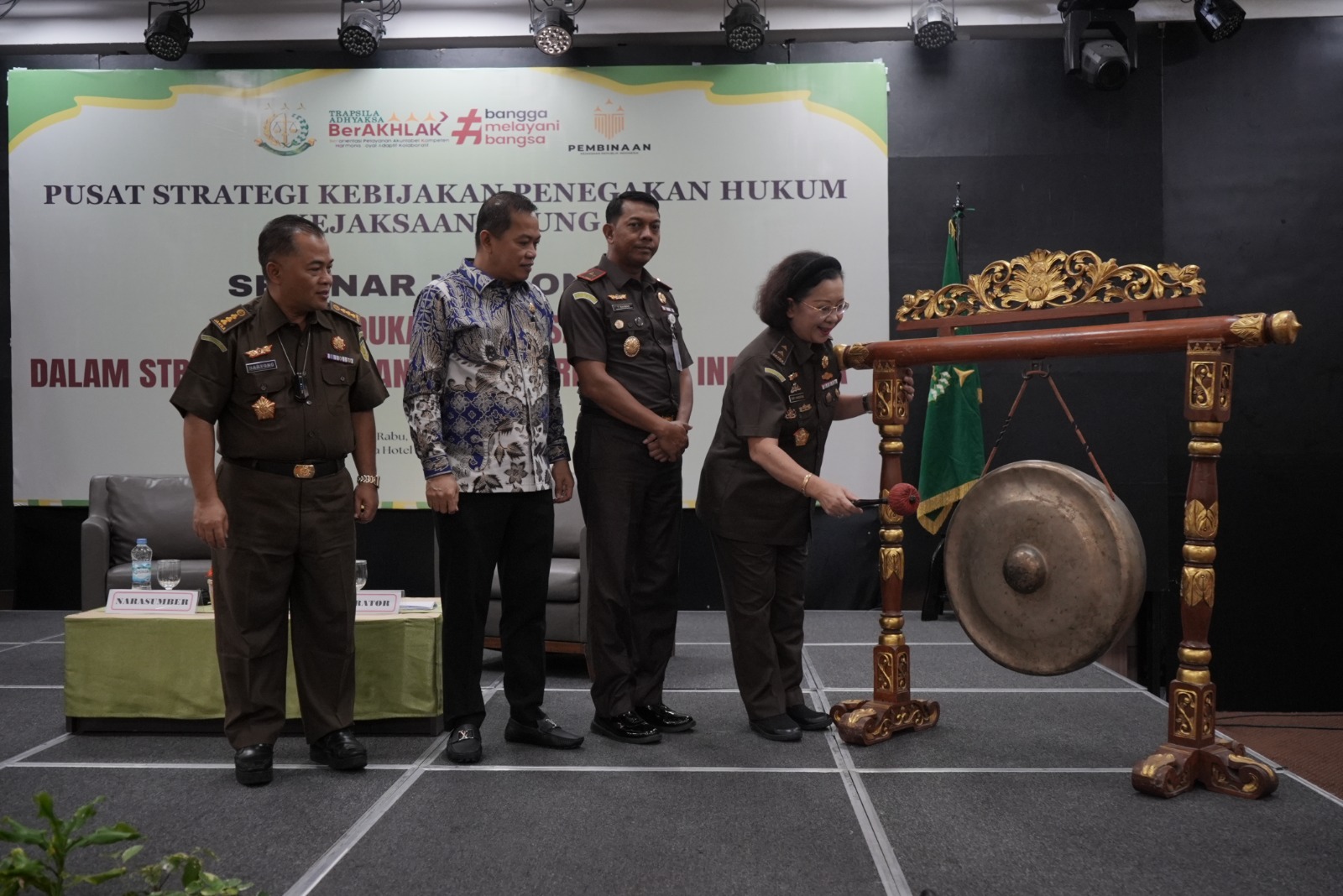 WAKAJATI SULSEL TEUKU RAHMAN HADIRI SEMINAR NASIONAL TERKAIT KEDUDUKAN KEJAKSAAN DALAM STRUKTUR KETATANEGARAAN RI