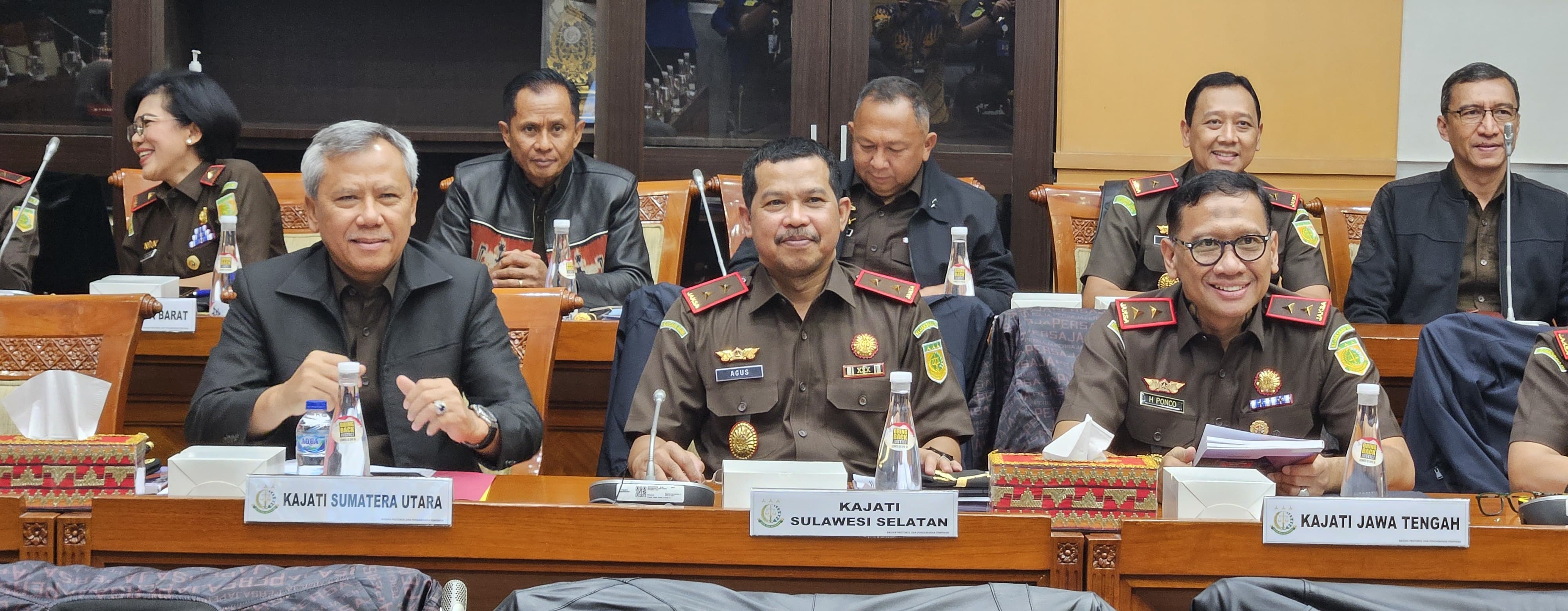 KAJATI SULSEL AGUS SALIM IKUTI RAPAT KERJA JAKSA AGUNG ST BURHANUDDIN DENGAN KOMISI III DPR RI