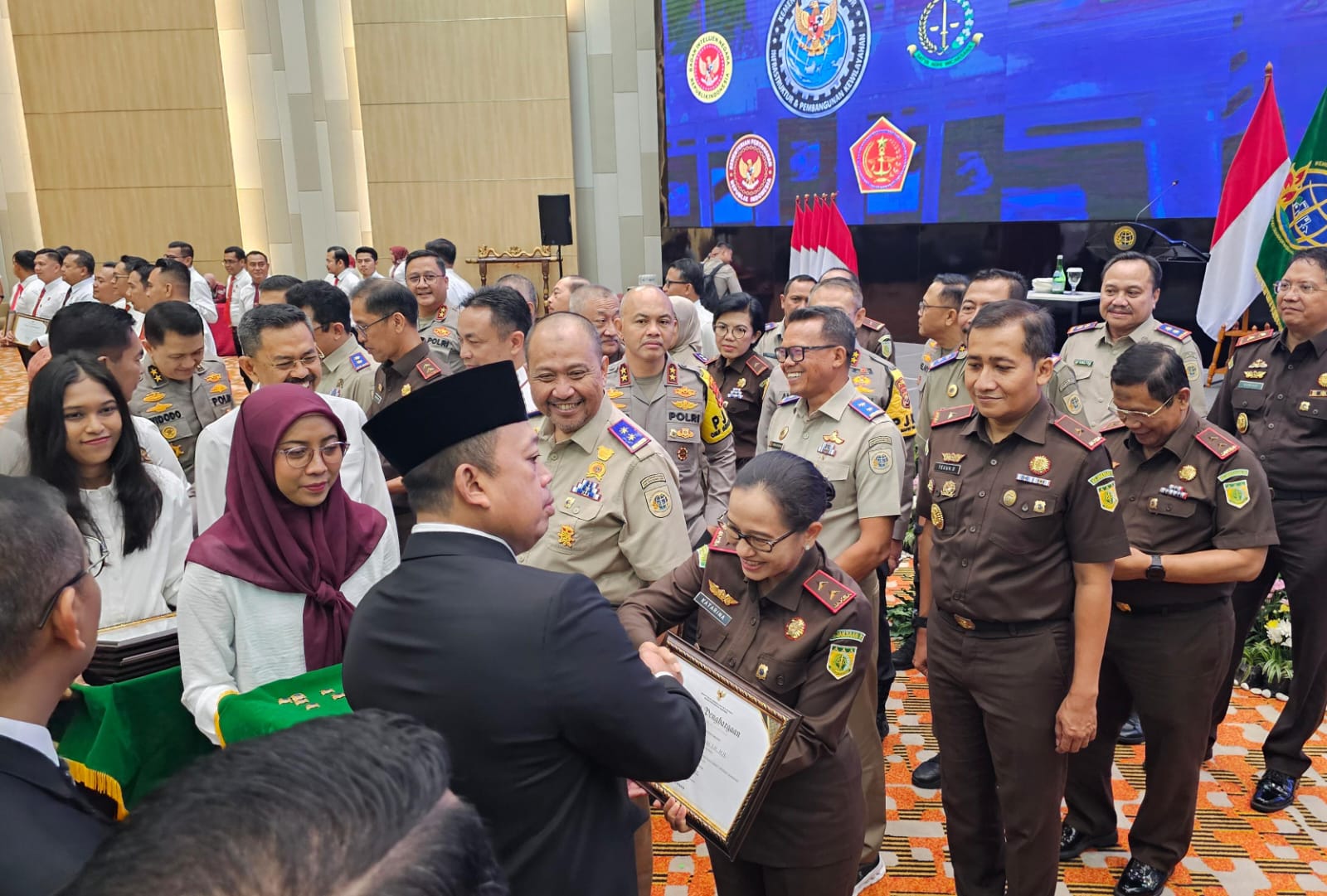 Kajati Kep. Babel M. Teguh Darmawan menerima Penghargaan Pin Emas Kementerian Agraria dan Tata Ruang  Badan Pertanahan Nasional ATRBPN)