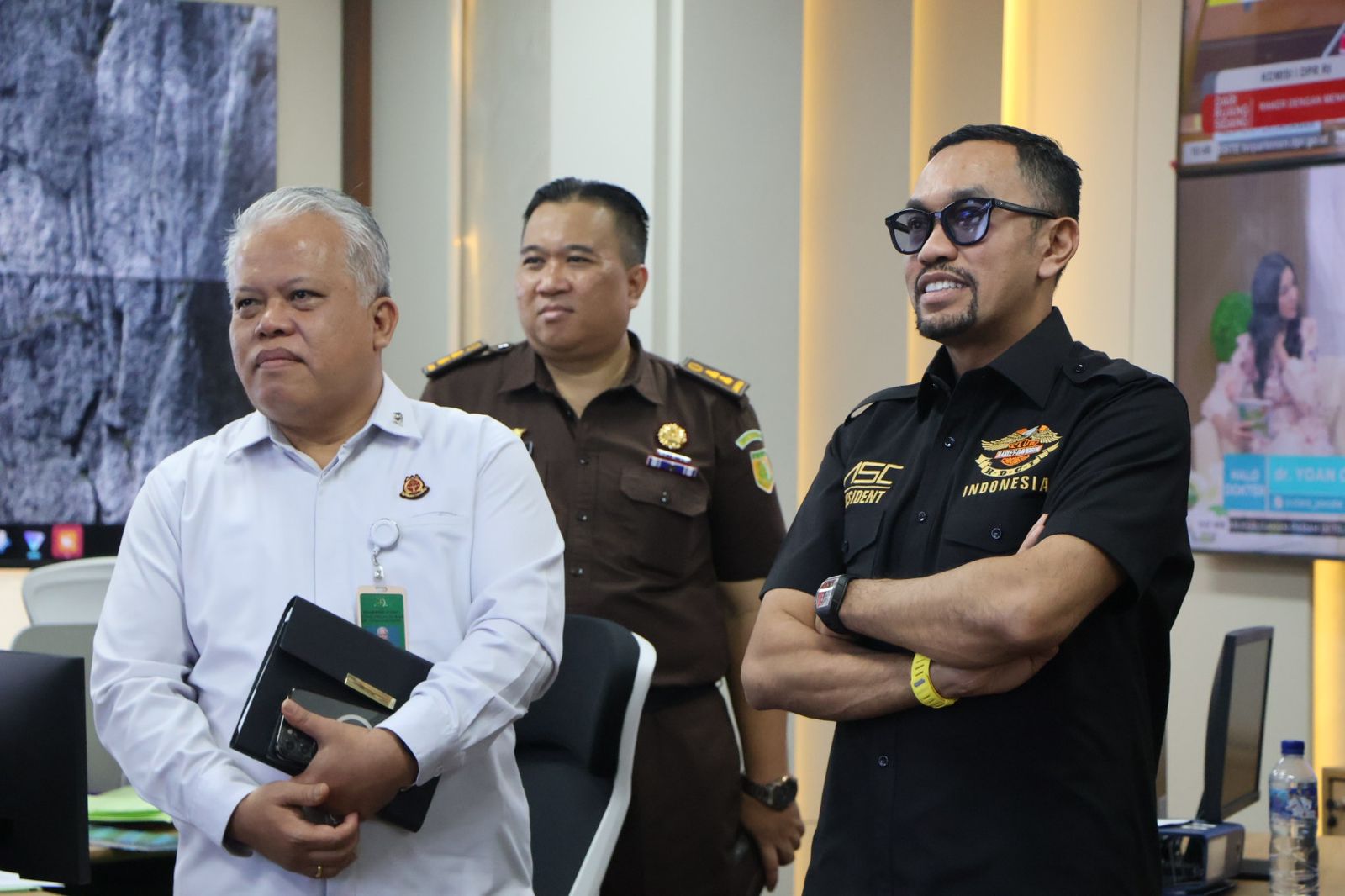 Wakil Ketua Komisi III DPR RI Melakukan Pengecekan Peralatan Intelijen Pada JAM INTELIJEN Kejaksaan Agung