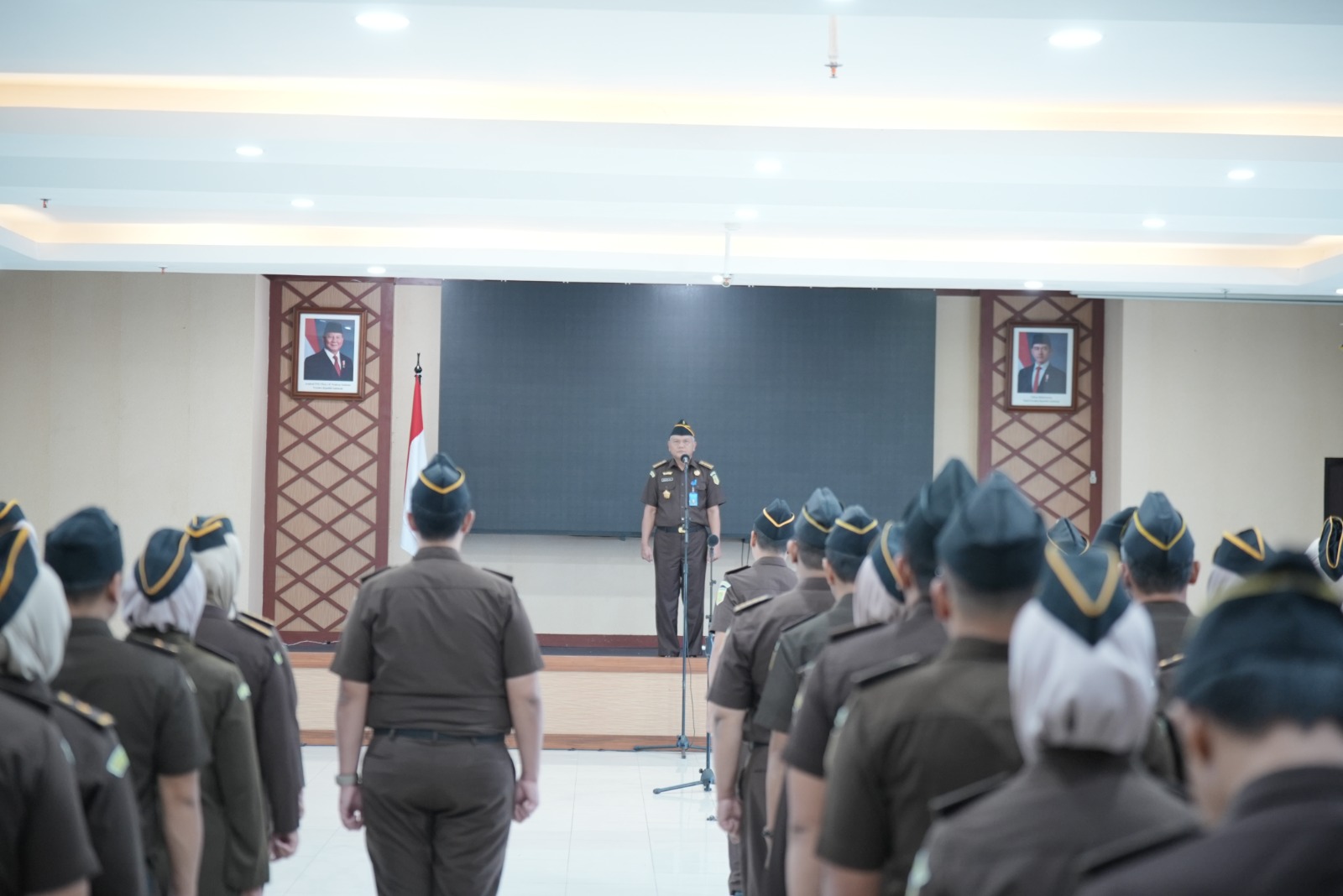 PIMPIN APEL SENIN 16 DESEMBER, ASWAS KEJATI SULSEL MINTA PEGAWAI JAGA KESEHATAN DI MUSIM HUJAN