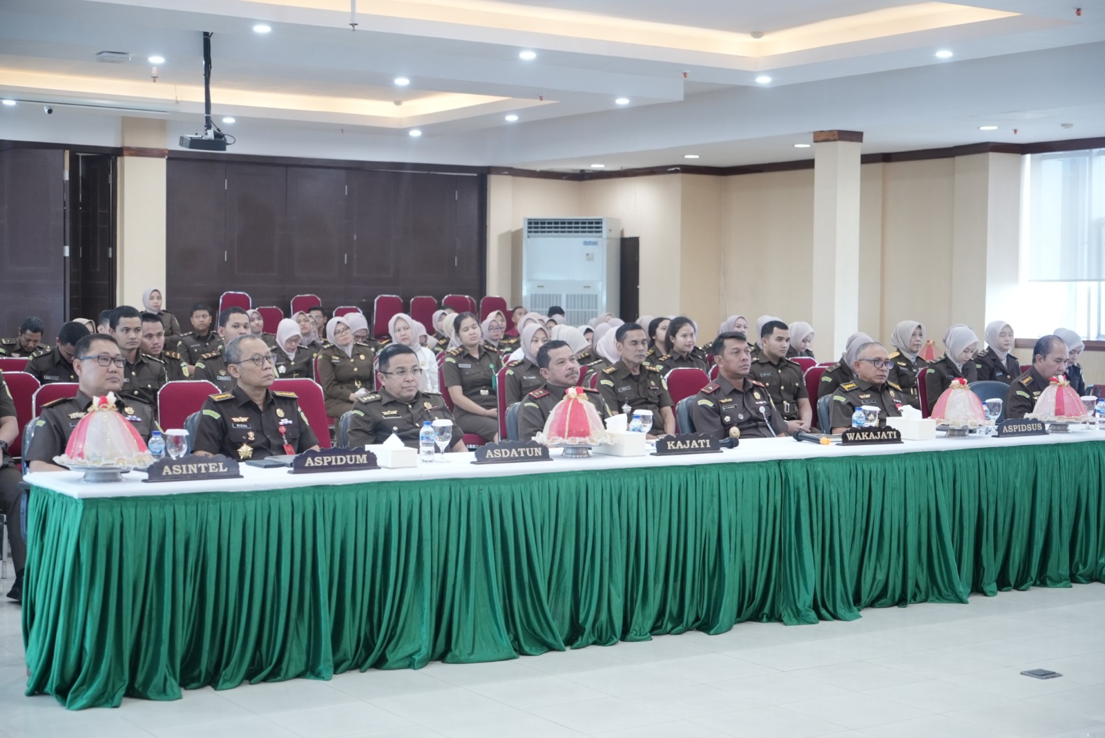 KAJATI SULSEL AGUS SALIM IKUTI PENGARAHAN JAM PENGAWASAN RUDI MARGONO