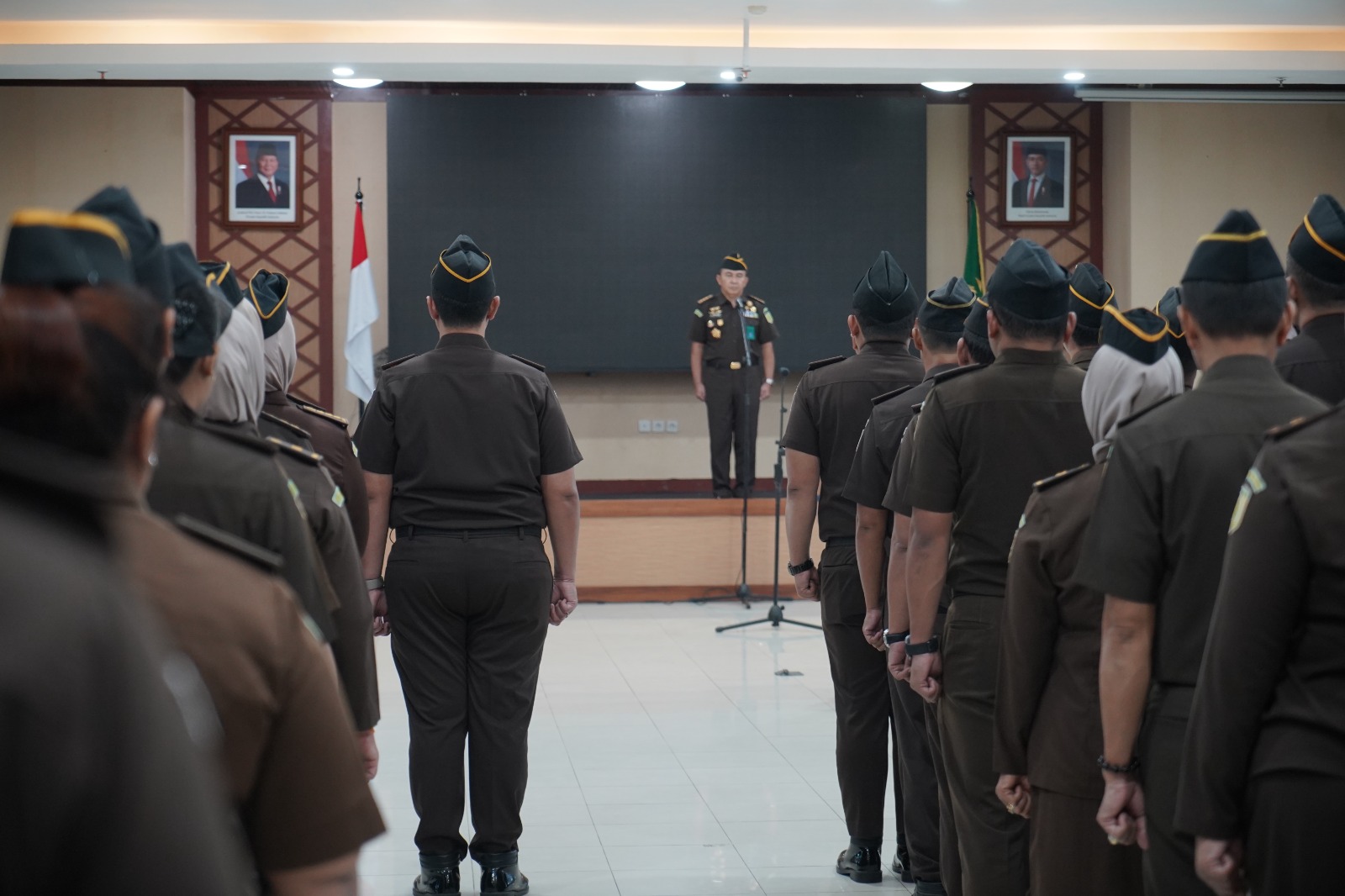 Pimpin Apel Pagi 13 Januari, Aspidmil Kejati Sulsel Minta Jajaran Pertahankan Prestasi Sebagai APH Paling Dipercaya Publik