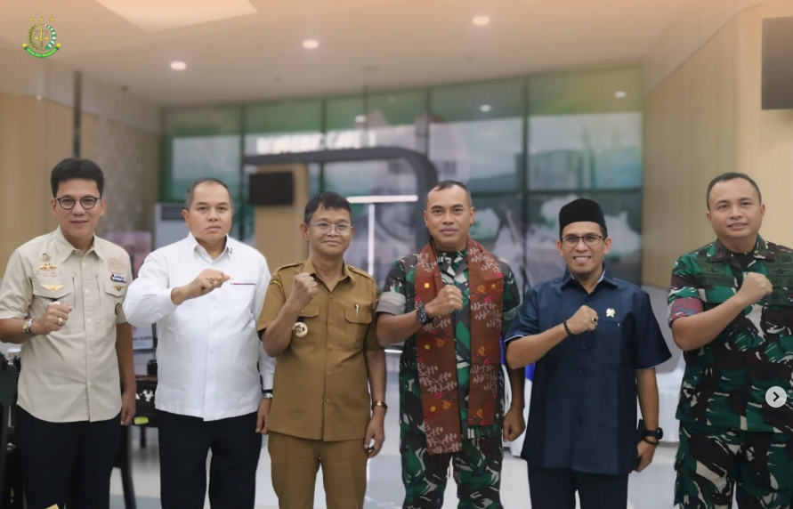 KAJATI SULTENG BAMBANG HARIYANTO TURUT HADIR MENYAMBUT KEDATANGAN PANGDAM XIII MERDEKA